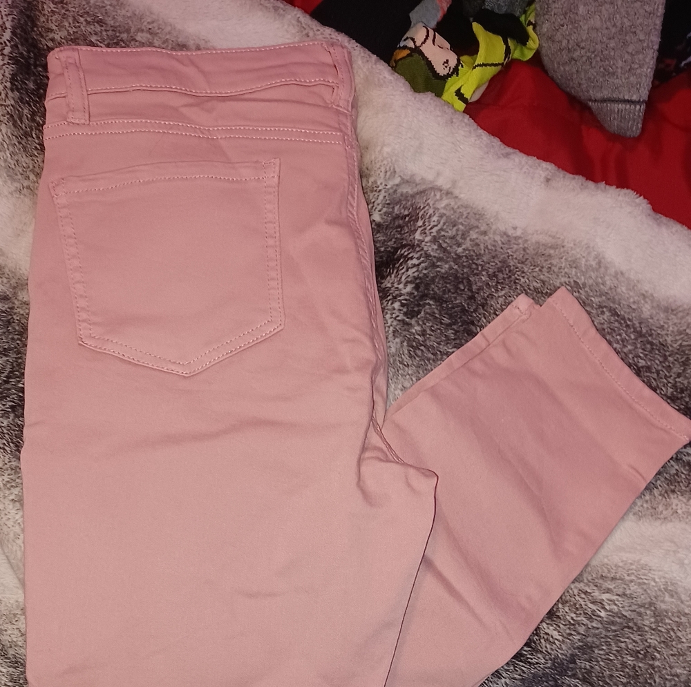 Cute rose colored capri